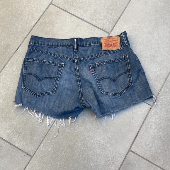 Levi's Cut Off Blue Denim Jean Shorts Size 32 - Picture 8 of 10